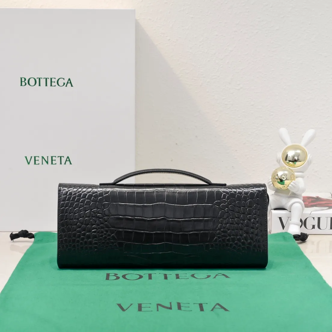 Batch 1420 Bottega Veneta Fall in love with Andiamo at first sight, new design, natural Nile rare leather crocodile pattern complex handbag, a model handbag for women, no need for color cover, no emotional camouflage, immersive depth and excitement, the classic element KNOT knot is inspired, modernist aesthetics and jewelry field craftsmanship reinterpret the knot element, bringing a clutch full of modern texture and elegant and quiet lady spirit. Style number: 1511 Size: 31*13*3cm